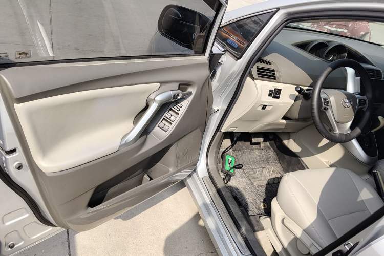 Used Toyota Verso 2014 Starlight 180E CVT Elite Multi-Function Edition
