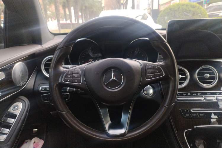 Used Mercedes-Benz GLC 2019 Facelift GLC 260 L 4MATIC Luxury Model Steering Wheel
