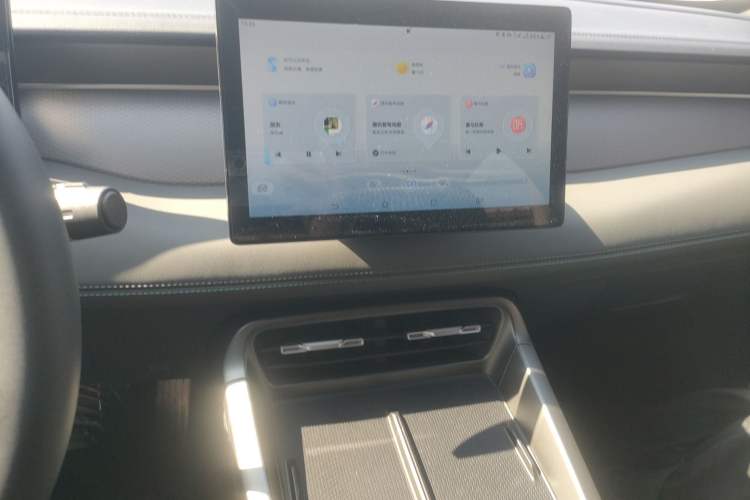 Used BYD Qin PLUS 2025 DM-i Smart Drive 55KM Leading Model Audio And AC Panel