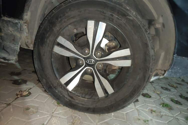 Used Kia Sportage 2009 2.0L Automatic 2WD GL Trim Right Front Wheel Hub