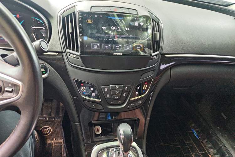 Used Buick Regal 2014 2.4L SIDI Luxury Fashion Edition Audio And AC Panel