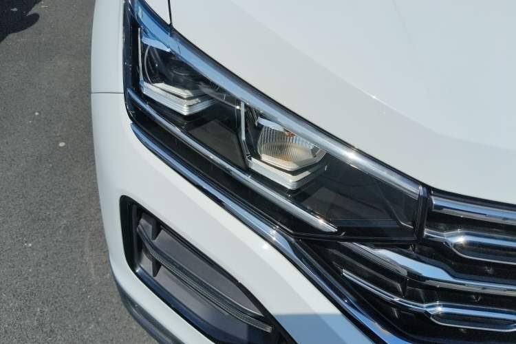 Used Volkswagen Tayron 2021 280TSI Two-Wheel Drive Luxury Smart Connectivity Version Right Front Headlight