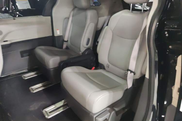 Used Toyota Granvia 2023 2.5L Hybrid Prestige PLUS Edition Left Rear Seat