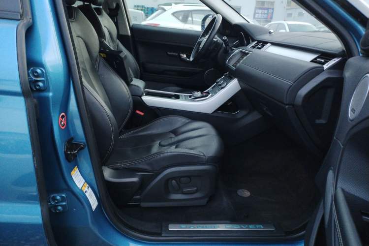 Used Land Rover Range Evoque 2014 2.0T 5-Door Ignite Edition Right Front Seat