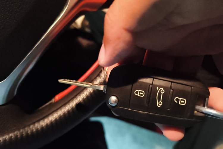 Used Peugeot 3008 2013 2.0L Automatic Classic Edition
