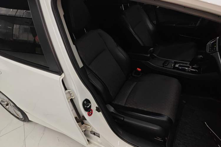 Used Honda Jade 2017 1.8L automatic Comfort version 5 seats
