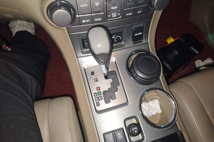 Used Toyota Highlander 2011 2.7L Two-Wheel Drive 7-Seater Luxury Edition