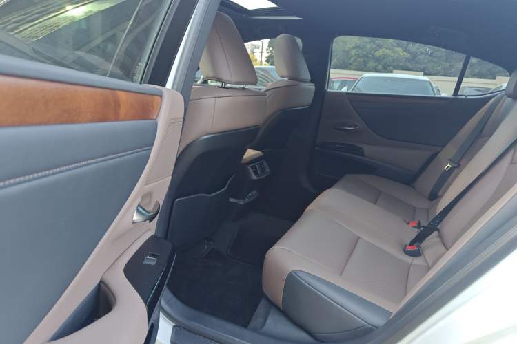 Used Lexus ES 2024 200 Premium Edition
