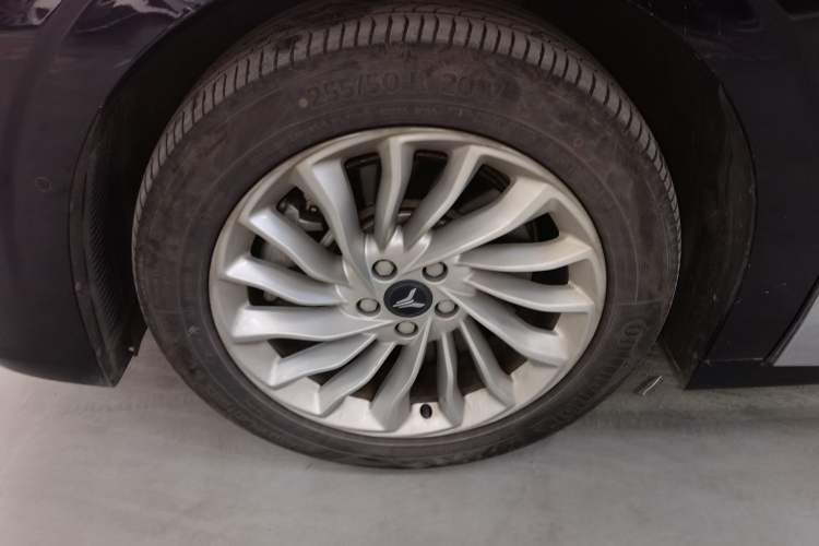 Used VOYAH Dream 2022 Low-Carbon Edition Plus Intelligent Driving Package Left Front Wheel Hub