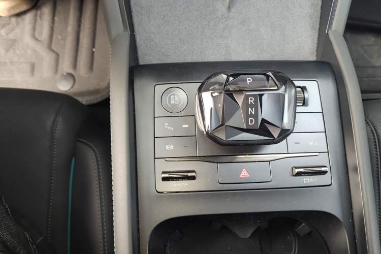 Used BYD Qin L 2024 DM-i 120KM Excellence Model Gear Lever