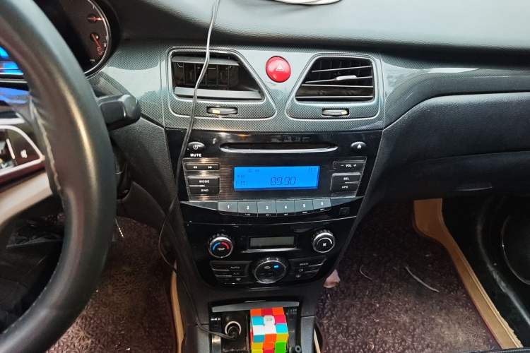 Used JAC Group Heyue 2012 1.5L Manual Luxury Sport Edition Audio And AC Panel