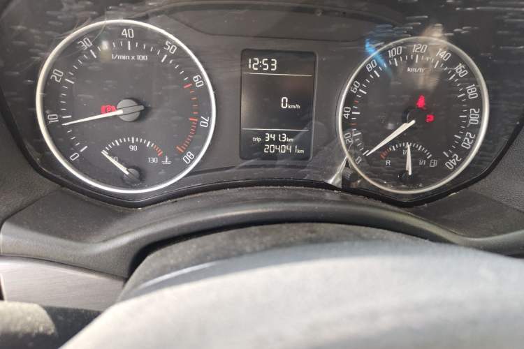 Used Skoda Octavia 2015 Classic Model 1.6L Manual Eado Version Odometer Close Up