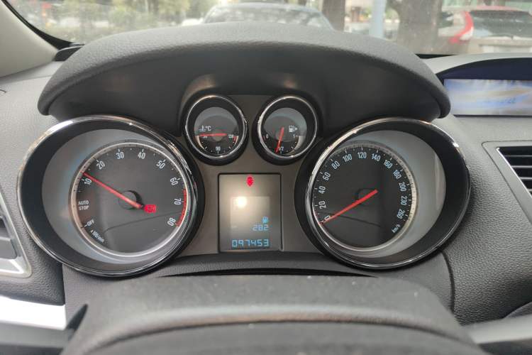 Used Buick Encore 2015 1.4T Automatic Two-Wheel Drive Urban Elite Version
