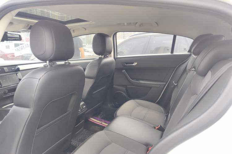 Used Qoros 3 2016 Urban SUV 1.6T Automatic Zhiyue Model Headliner