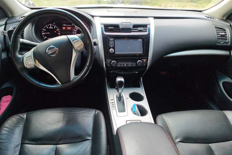 Used Nissan Teana 2016 Revised Version 2.0L XL Comfort Edition Center Console