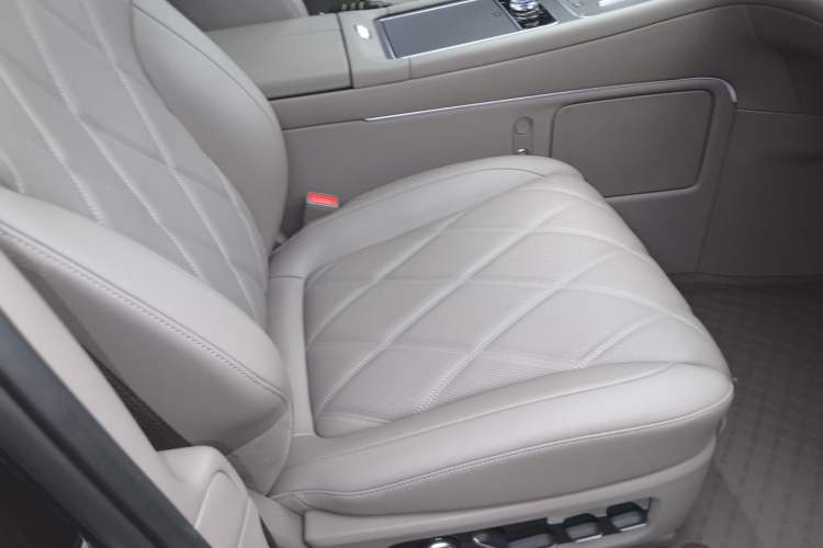 Used Hima AITO M9 2025 Extended-Range Ultra Version 52 kWh 6-Seater
