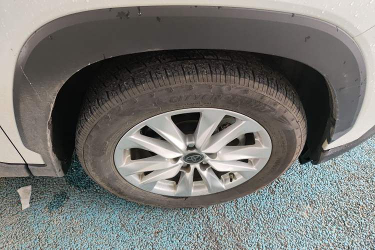 Used Toyota Corolla Cross 2023 2.0L Pioneer Edition Right Front Wheel Hub