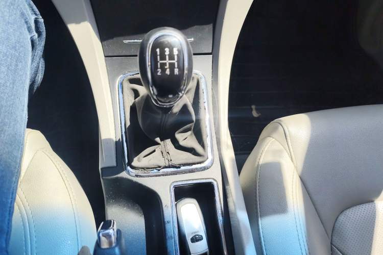 Used Geely Auto Emgrand 2016 Sedan 1.5L Manual Luxury Model Gear Lever