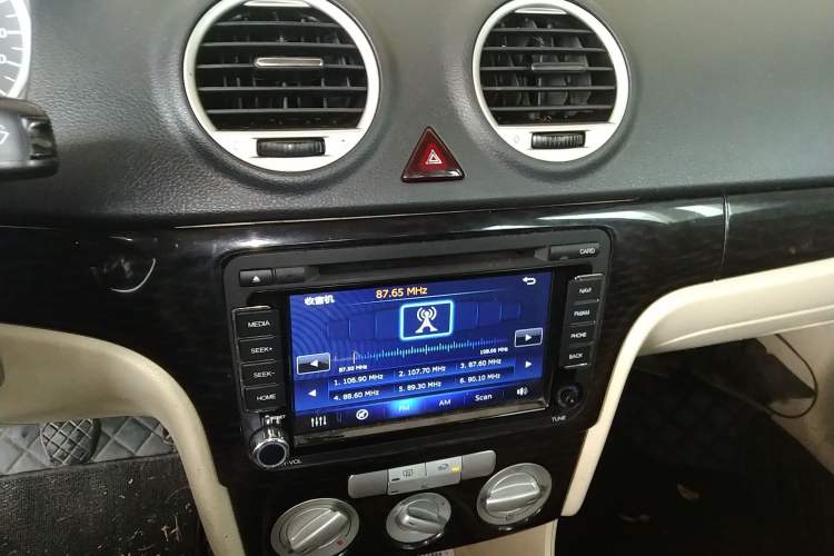 Used Volkswagen Lavida 2008 1.6L Manual Premium Edition Audio And AC Panel