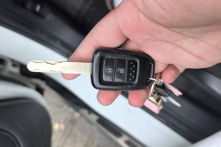 Used Honda Vezel 2015 1.5L CVT two-wheel drive Comfort trim Vehicle Key