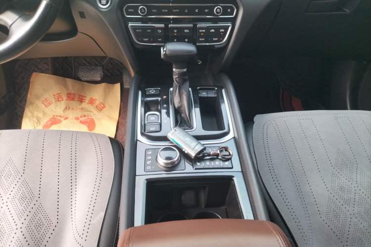 Used GAC Trumpchi GS8 2017 320T Four-Wheel Drive Luxury Smart Connectivity Version (7 Seats) Gear Lever