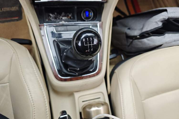 Used Volkswagen Lavida 2013 1.4TSI Manual Comfort Edition Gear Lever