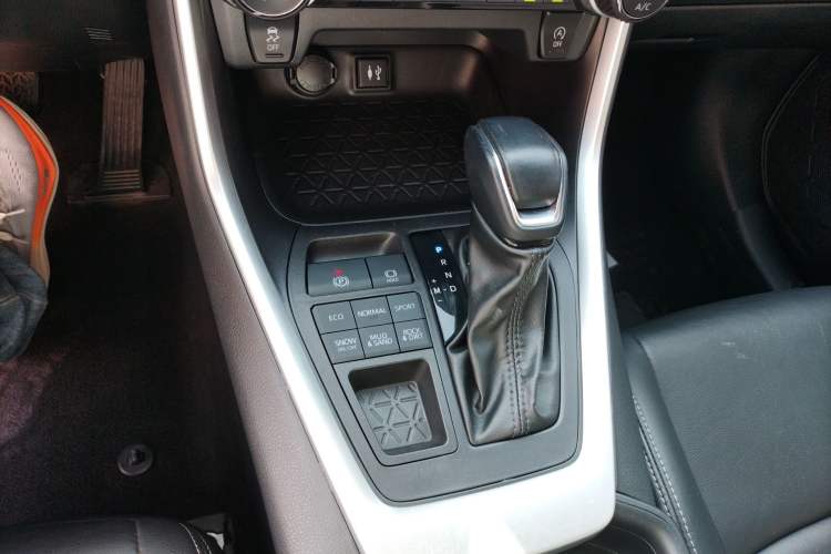 Used Toyota Wildlander 2022 2.0L CVT 4x4 Luxury PLUS Edition
