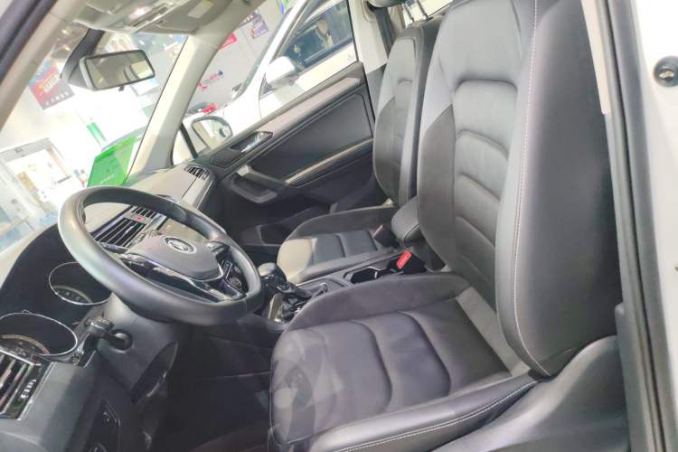 Used Volkswagen Tiguan L 2021 330TSI Automatic Two-Wheel Drive Smart Edition
