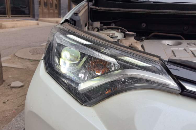 Used Toyota RAV4 2019 2.0L CVT Two-Wheel Drive ZhiShang Version China VI Standard