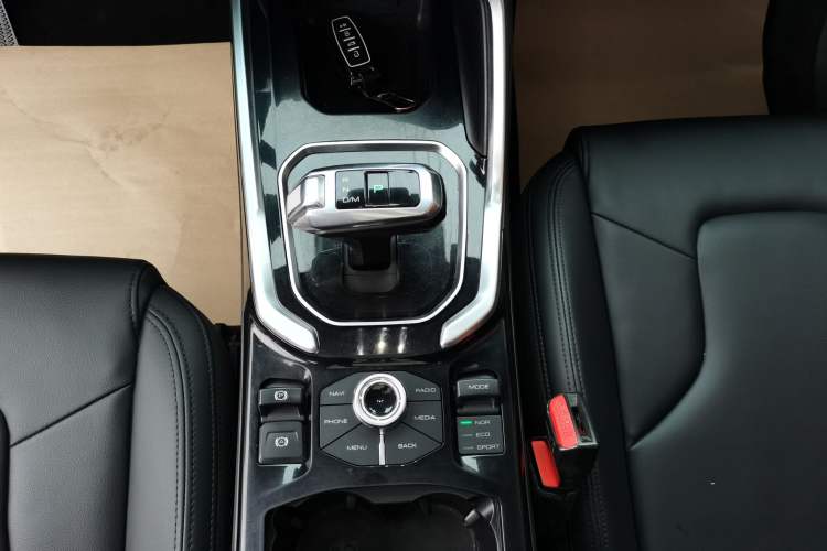 Used Haval H6 2017 Red Label 2.0T Automatic Two-Wheel Drive ZhiShang Model