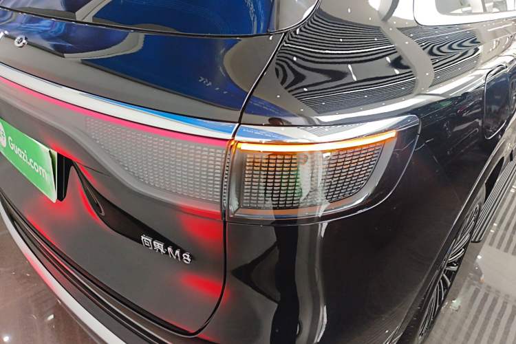 Used Hima AITO M8 2025 Extended-Range Max+ Version 53.4 kWh 6-Seater Edition Right Rear Taillight