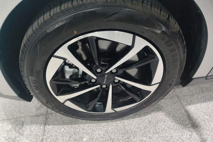 Used AION Y 2023 Plus 510 Smart Edition Left Front Wheel Hub