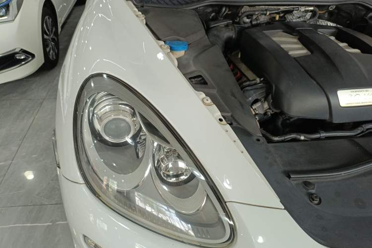 Used Porsche Cayenne 2014 Cayenne Platinum Edition 3.0T Right Front Headlight