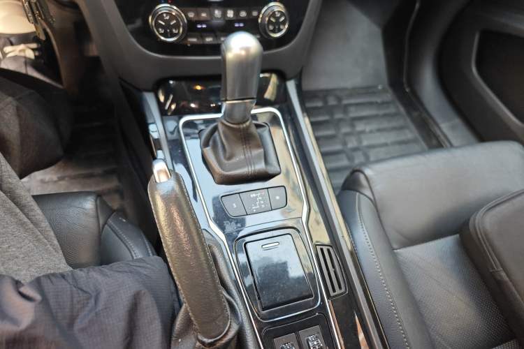 Used Peugeot 508 2013 2.0L 2nd Anniversary Edition Automatic Smart Enjoyment Version
