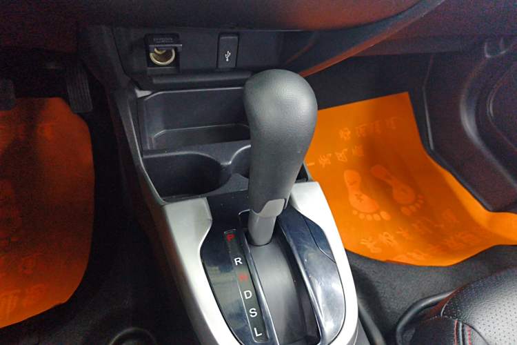 Used Honda Fit 2016 1.5L SE CVT Fashion Model Gear Lever