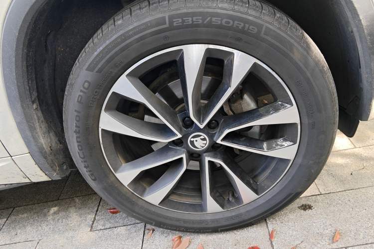 Used Skoda Kodiaq GT 2023 Restyled TSI330 Two-Wheel-Drive Luxury Edition Right Front Wheel Hub