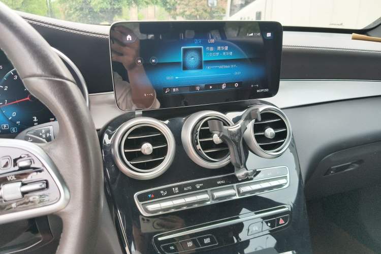 Used Mercedes-Benz GLC 2021 GLC 260 L 4MATIC Dynamic Edition Audio And AC Panel