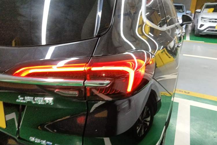 Used Buick Envision 2021 Encore Plus 652T Five-Seat All-Wheel-Drive Luxury Model