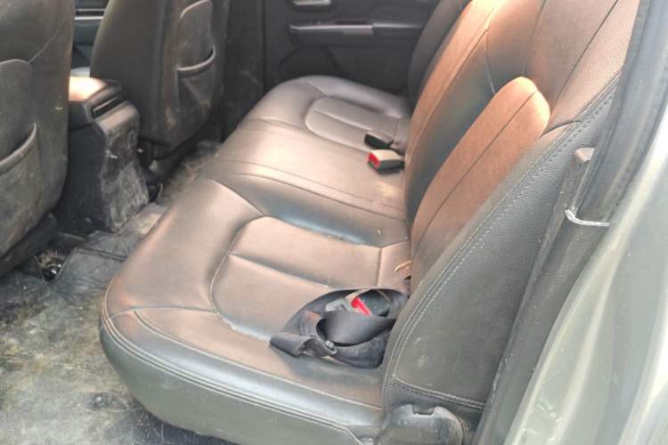 Used Great Wall Wingle 5 2017 2.0T European-spec Diesel Two-Wheel-Drive Entry-Level Big Double-Cab GW4D20D Left Rear Seat