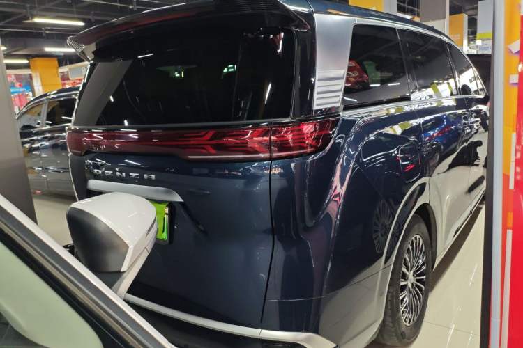 Used Denza D9 2022 DM-i 970 Four-Wheel Drive Flagship Model
