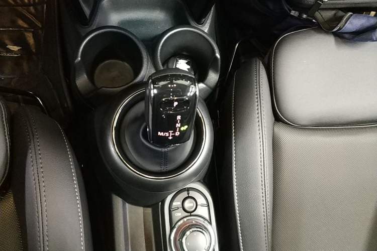 Used MINI 2023 1.5T COOPER Artist Five-Door Edition Gear Lever