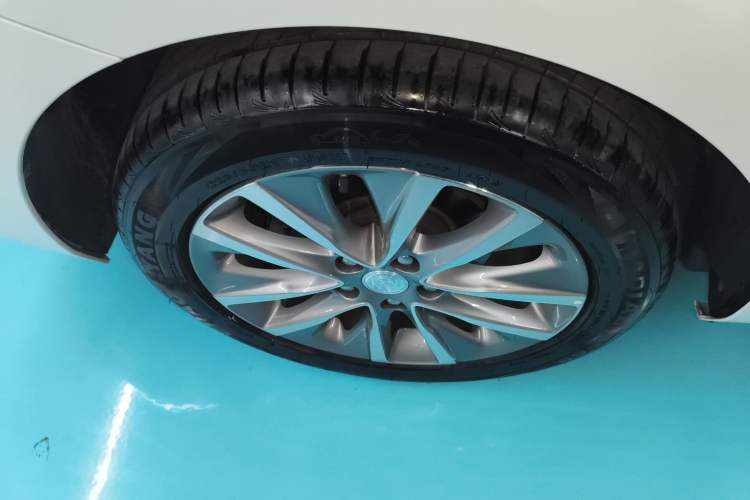 Used Buick GL6 2021 323T Mild Hybrid Connect Luxury Model Right Rear Wheel Hub