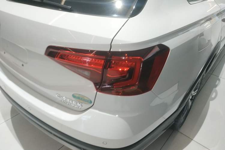 Used Volkswagen C-TREK 2018 230TSI DSG Luxury Version
