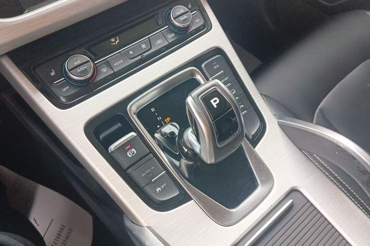 Used Geely Auto Emgrand X7 Sport 2020 1.8TD DCT Two-Wheel Drive Smart Connect 4G-Enabled Version Gear Lever