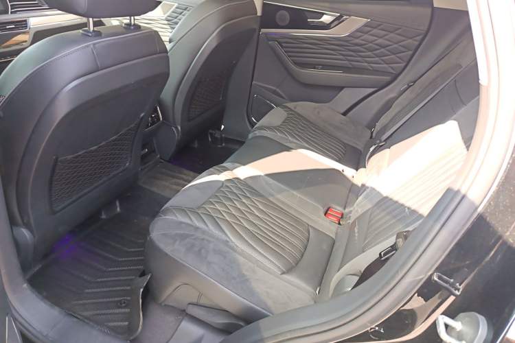 Used Hongqi HS5 2022 Facelifted Version 2.0T Smart Connect Flagship All-Wheel-Drive Edition
