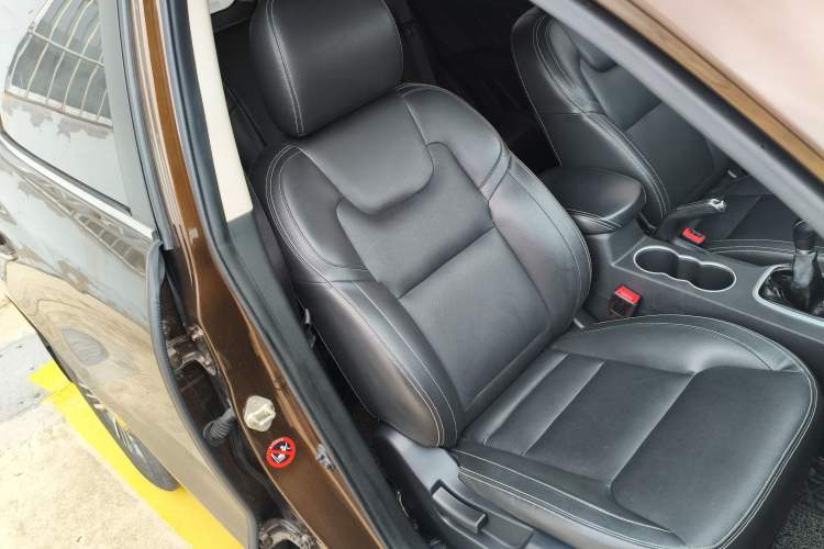 Used Geely Auto Vision X6 2016 1.8L Manual Luxury Model
