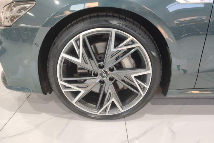 Used Audi A7L 2022 55 TFSI quattro S-line Edition One First Edition Left Front Wheel Hub