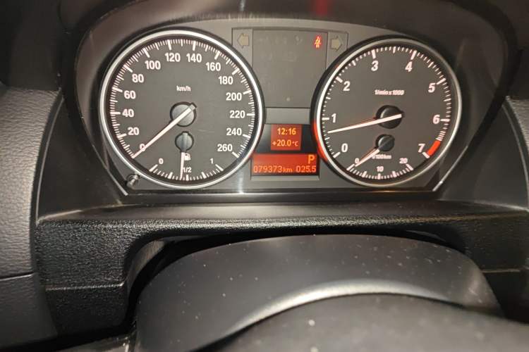 Used BMW X1 2015 sDrive18i Fashion Upgrade Edition Odometer Close Up