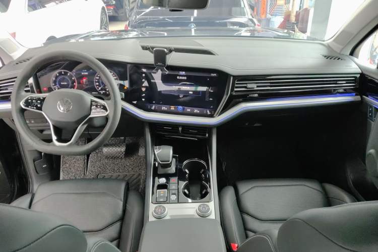 Used Volkswagen Touareg 2021 3.0 TSI Luxury Edition Black Diamond Sport Package