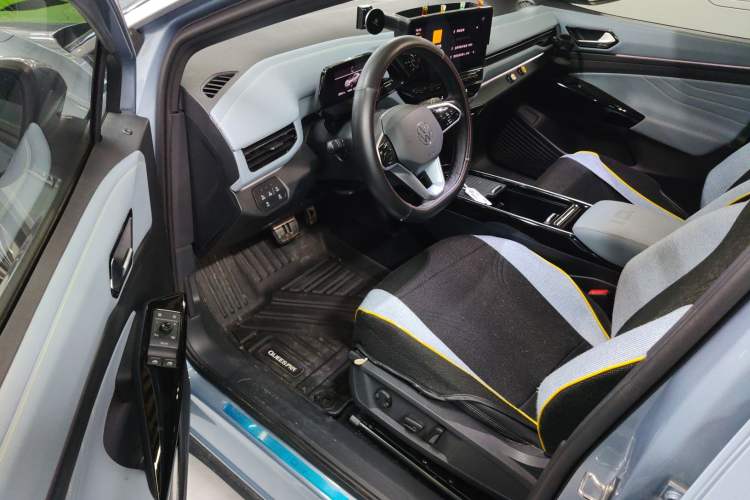 Used Volkswagen ID.4 X 2022 Pure Long-Range Version Driver Seat